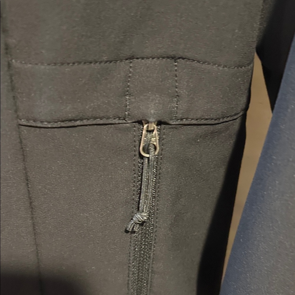 The North Face Women’s Windwall Black Hooded Softshell Jacket Gold logo - Picture 3 of 13
